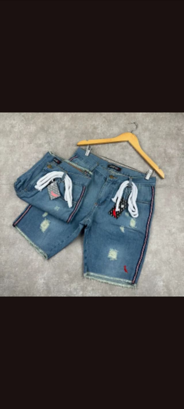 Bermuda Jeans Destroyed com Cordão