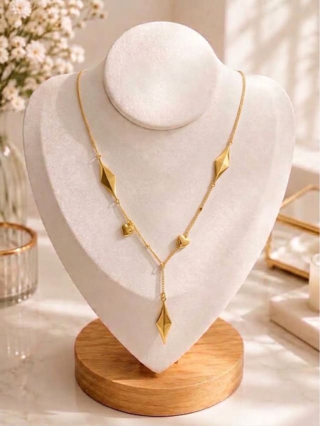 Colar Y Dourado com Corações e Diamantes