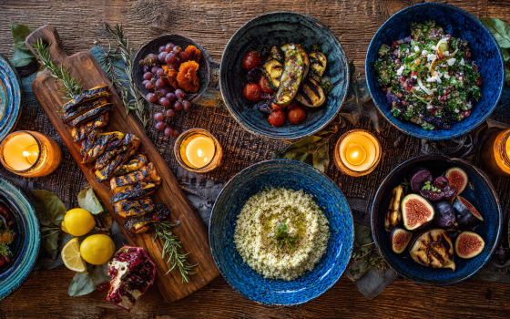 Mediterranean_vegetarian_feast_on_a_rustic_wooden