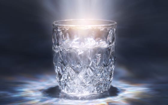 water-only_fasting_symbolism_crystal_glass