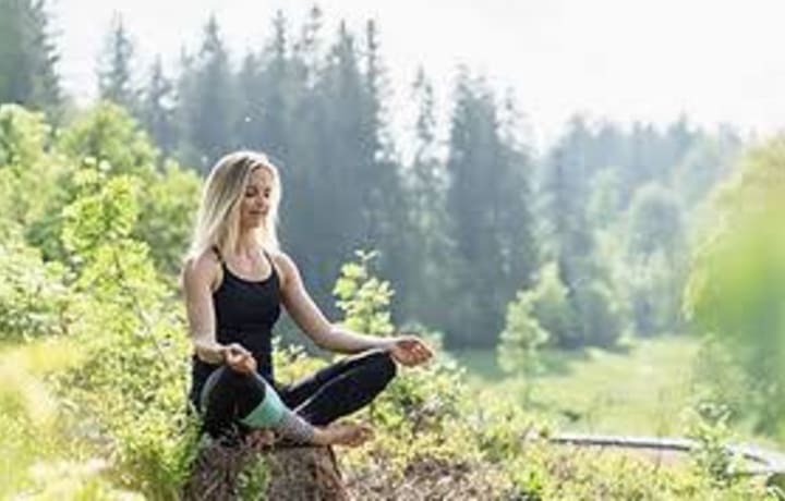 Frau_Yoga_Schwarzwald