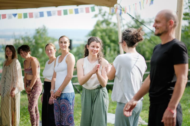 Teilnehmer der Sancturay Celebration bei gemeinsamen Aktivitäten in der Natur