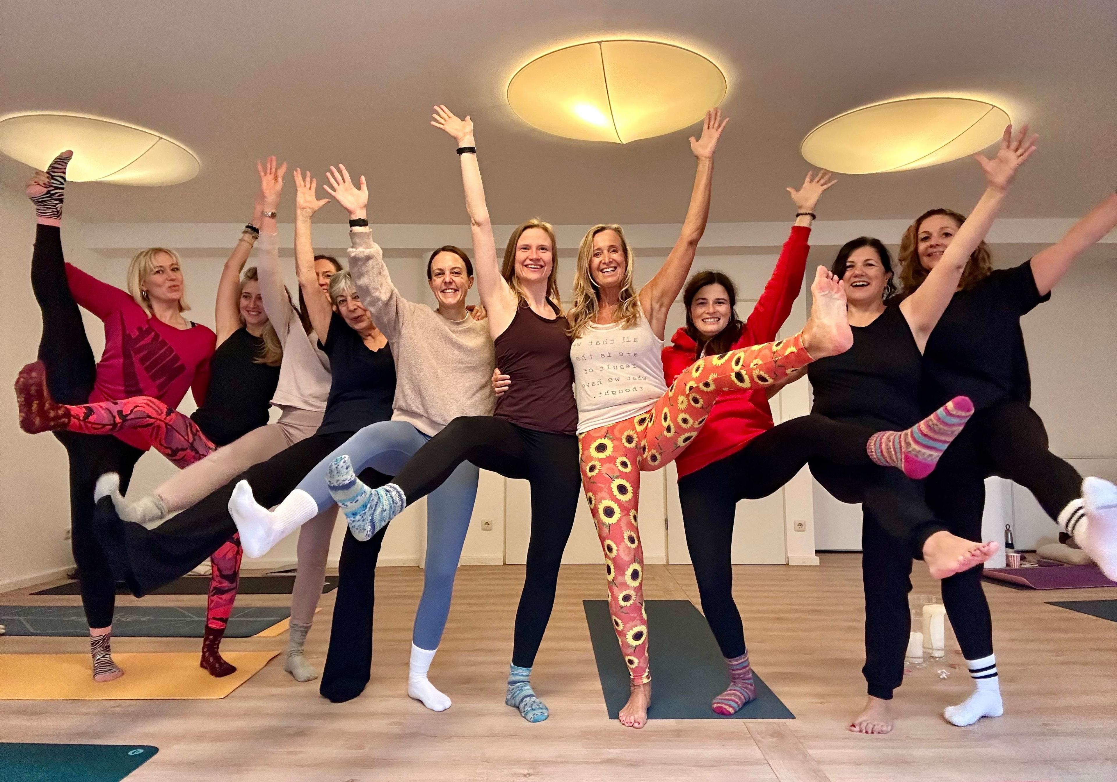 YOGA-LEHRER*IN FORTBILDUNG und für interessierte YOGINI & YOGI slider image 1