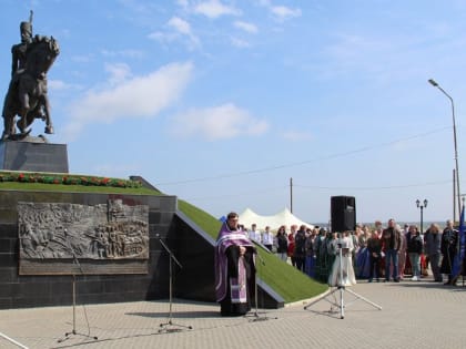 Краевые депутаты приняли участие в торжественном митинге, посвященном 250-летию Калалинского сражения