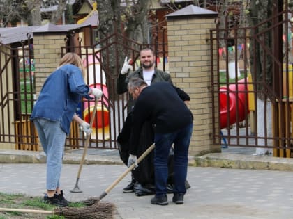 Пятигорчане высадили на территории города 700 саженцев деревьев и кустарников