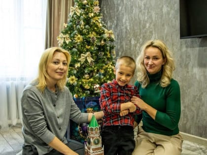 Депутат Ольга Тимофеева подарила подарки невинномысским детям