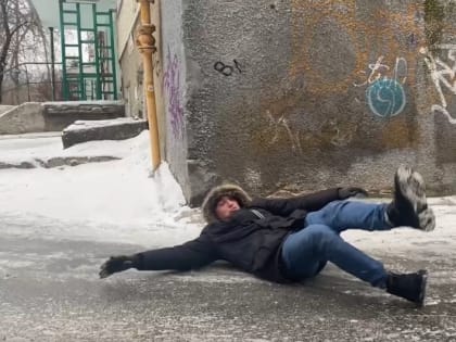 Скользкие моменты: сколько ставропольцев обратились в травмпункты с начала зимы, и как помочь себе при падении?