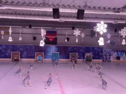 Более 100 артистов участвовали в ледовом шоу в Невинномысске