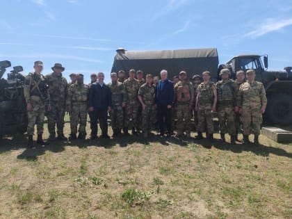 Краевые депутаты передали военнослужащим оборудование и строительные материалы