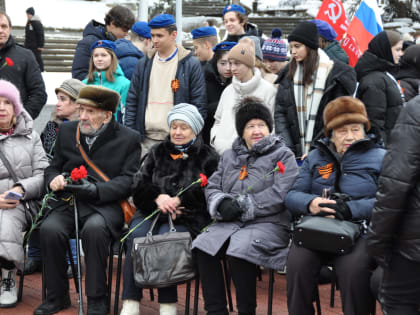 Поклонимся великим тем годам...