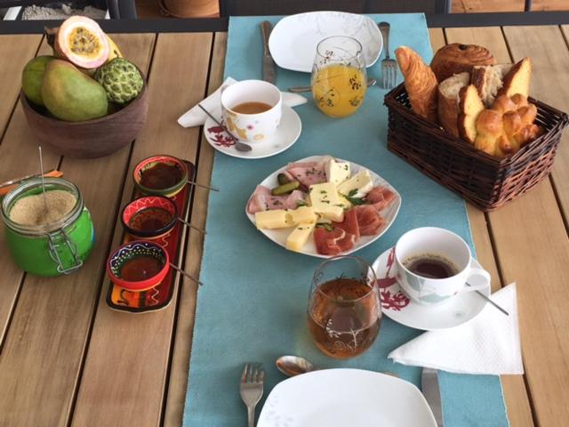Petit déjeuner sur la terrasse, Villa Diamantilles Martinique