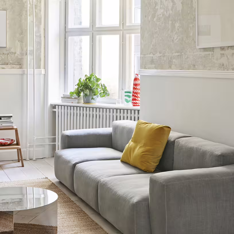 Canapé gris en tissus linara 443 et coutures gris foncé 3 places mags soft low - Vue supplémentaire 2