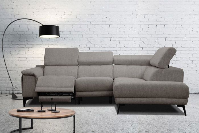 Canapé d'angle droit 3 places avec relax électrique tissu taupe - Courtois Laville - Matera