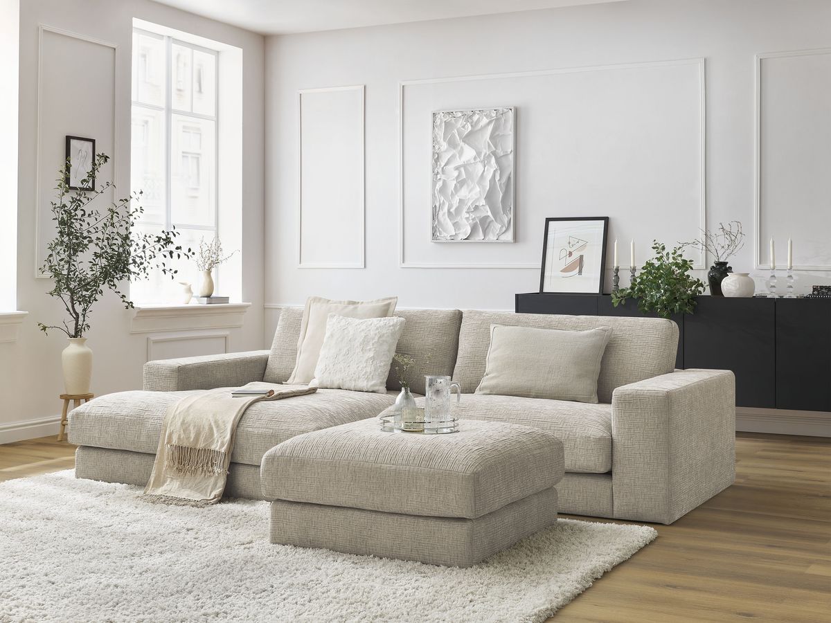 Canapé d'angle fixe compact LEONARD tissu texturé avec pouf beige  angle gauche BOBOCHIC 4 places