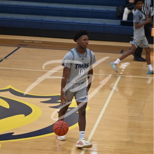 NIL Club for Marshalltown Men #39 s Basketball Team