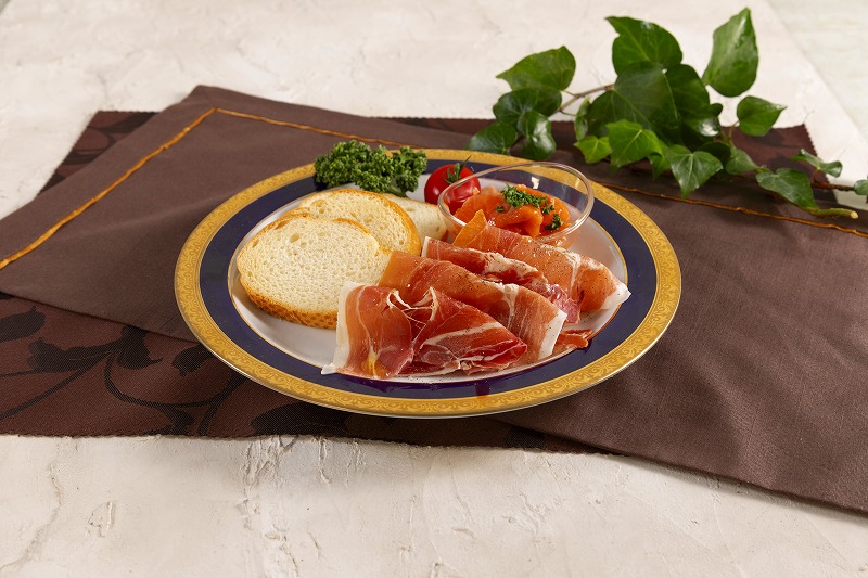 COCKTAIL SALMON & PROSCIUTTO PLATTER