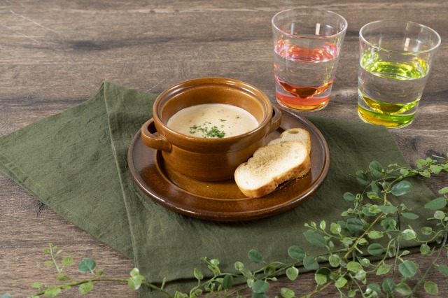 CLAM CHOWDER & BAGUETTE