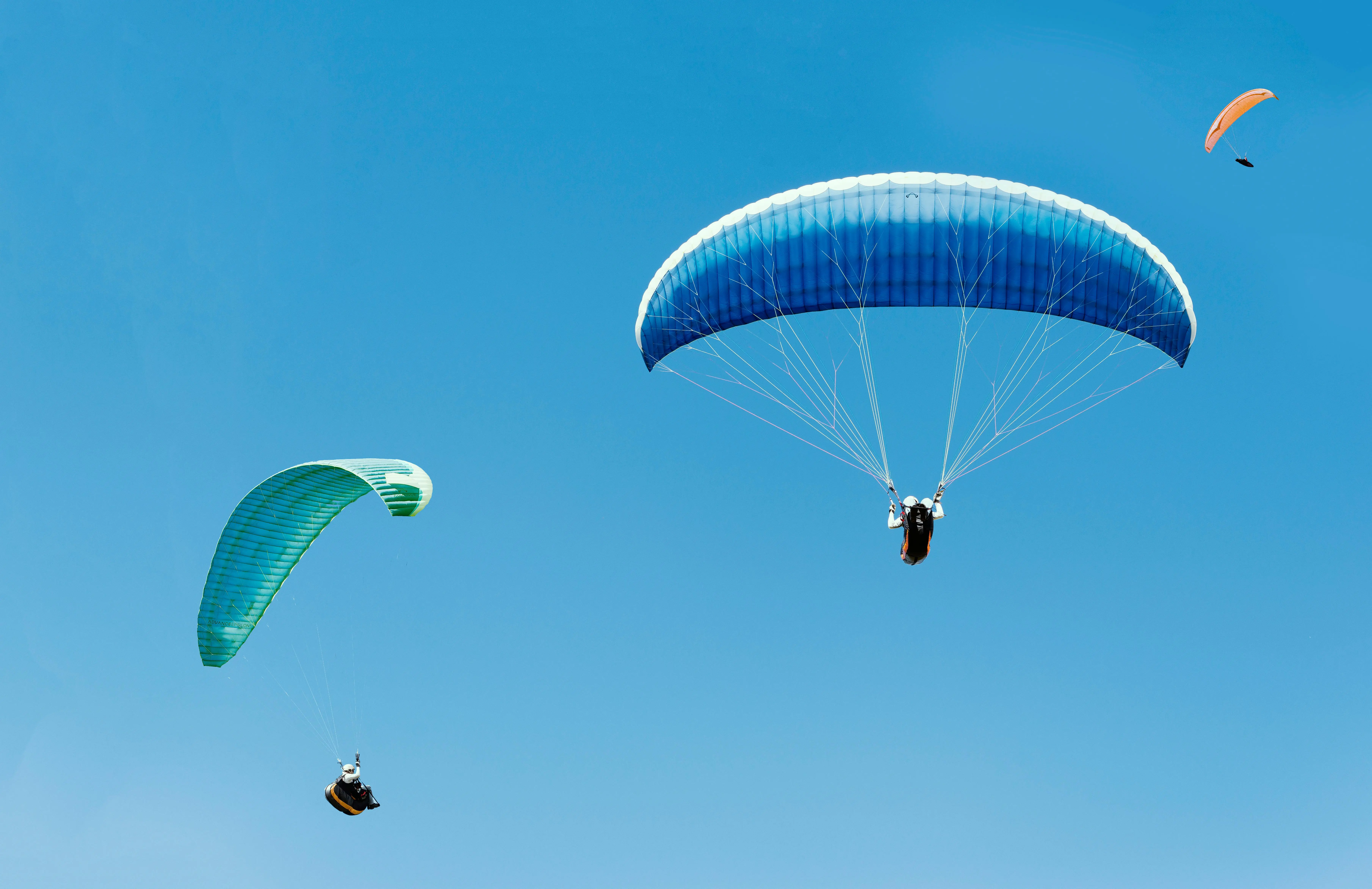 Choosing Your First Paraglider: A Step-by-Step Guide for New Pilots