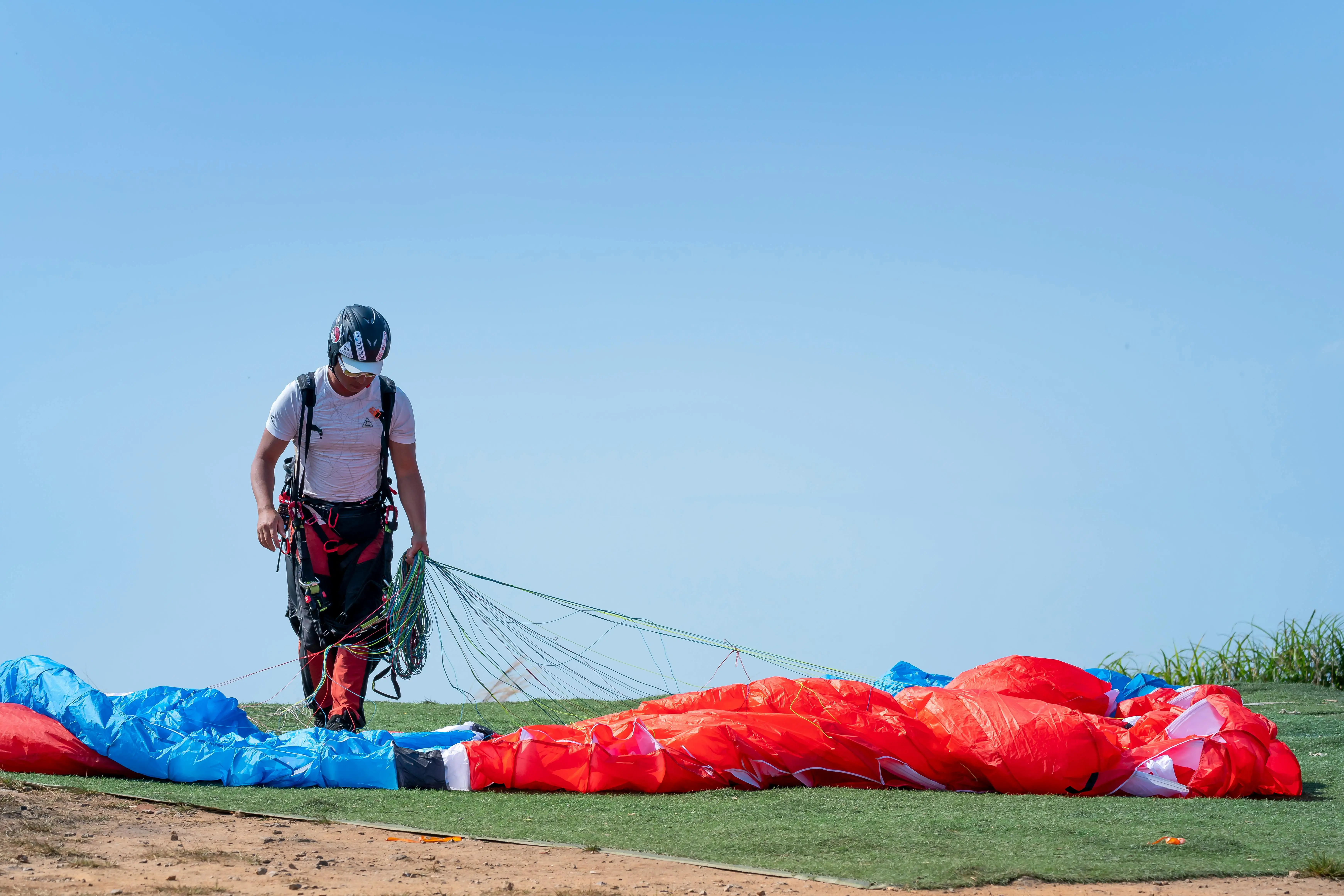 Paragliding Safety: Master These 8 Tips Before Your First Flight Paragliding Safety: Master These 8 Tips Before Your First Flight