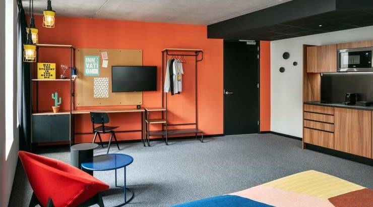 Deluxe Studio