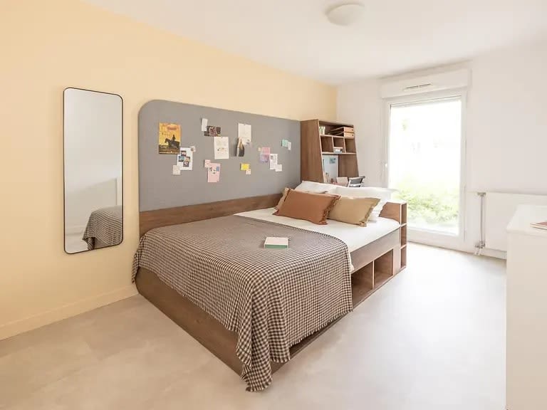 Three-Bedroom Apartment with Balcony
