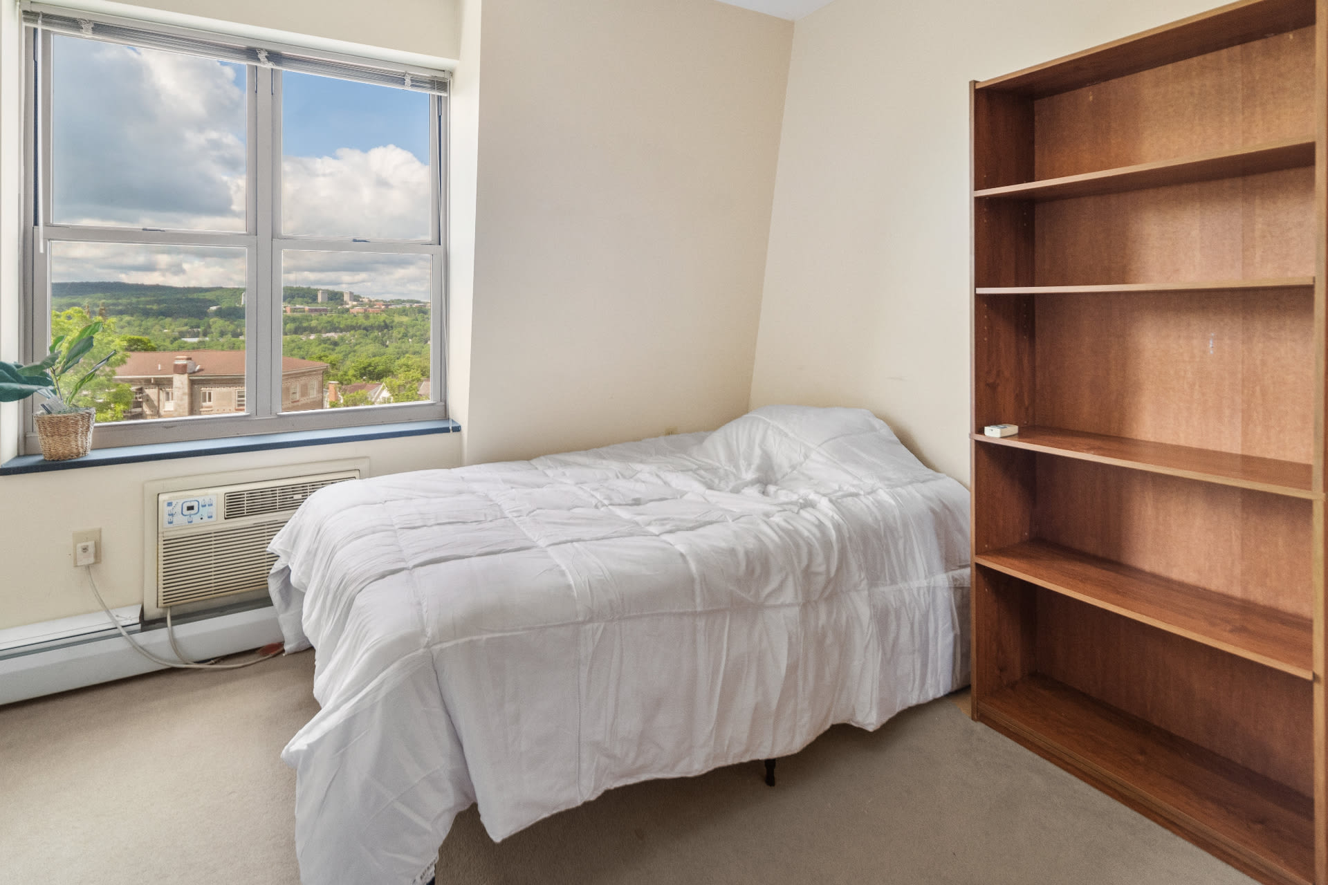 Private Room in 5 Bedroom Apartment