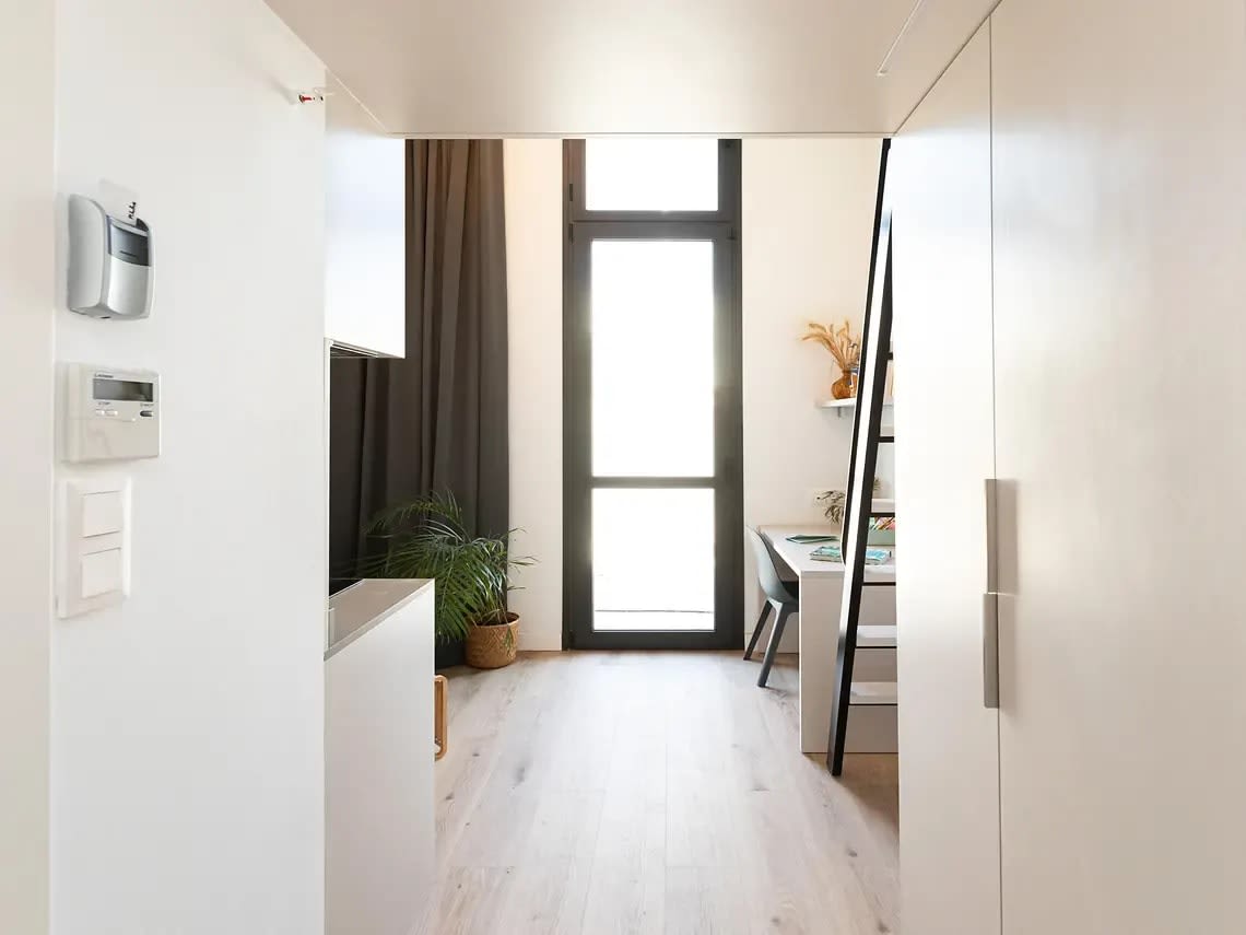 Single Superior with Kitchen & Balcony