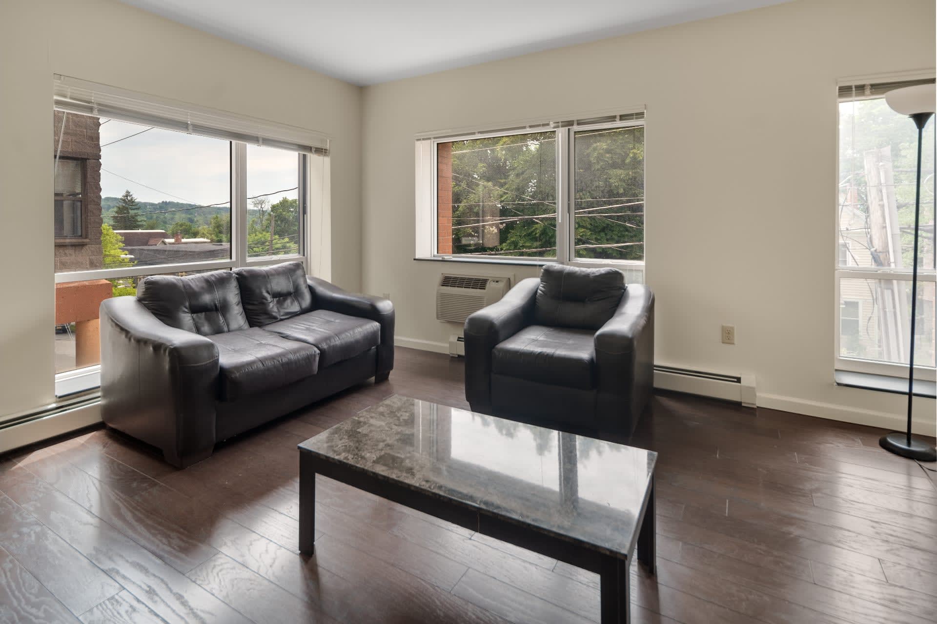 Private Room in 2 Bedroom Apartment