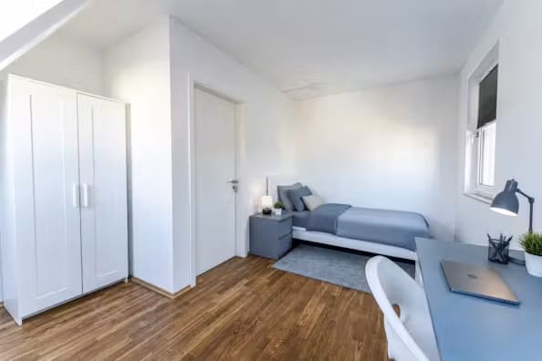 Two-Flatmate Room, Fifth Floor Schöneweide