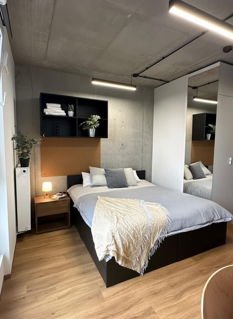 Premium Single Studio