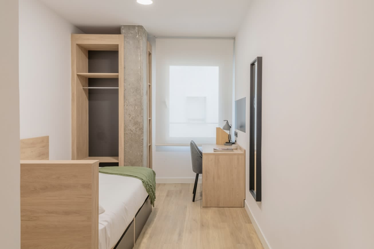 Single in a 3-bedroom flat