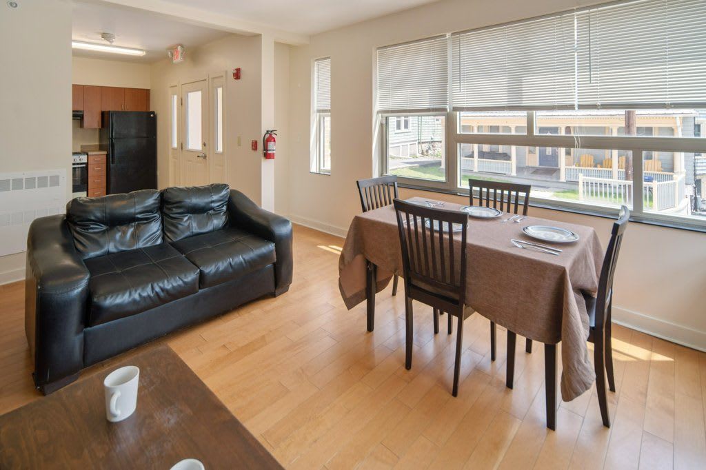 Private Room in 5 Bedroom Apartment