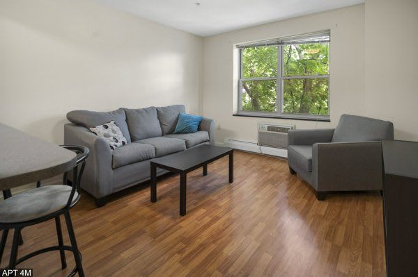 Private room in 4 Bedroom Apartment