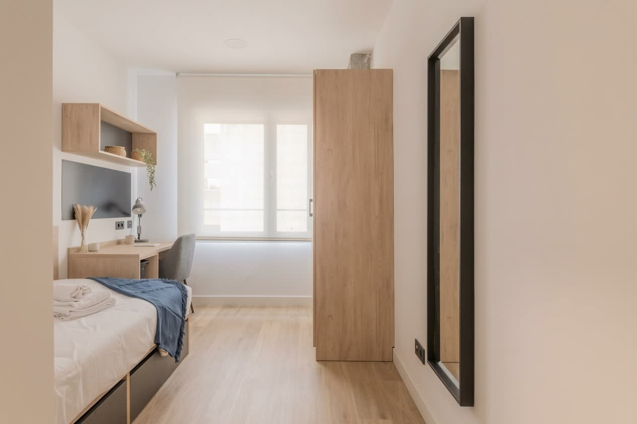 Single Extra in a 3-bedroom flat
