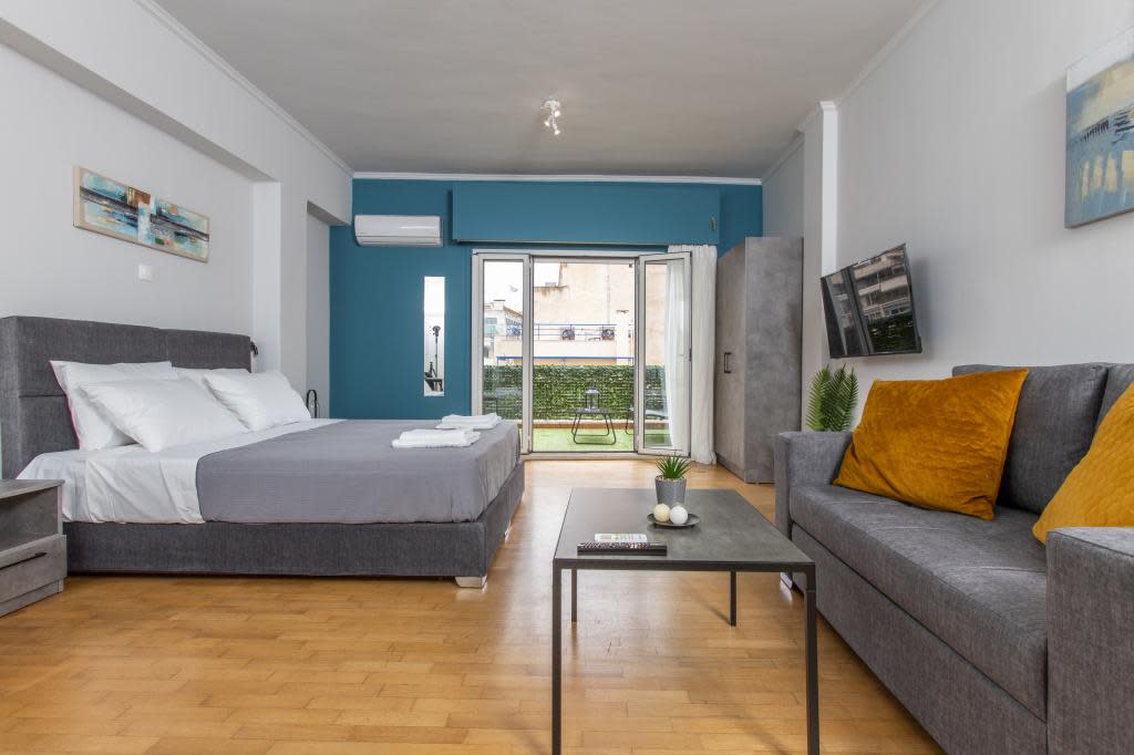 Raise Comfy Studios in the heart of Athens in Athina 9