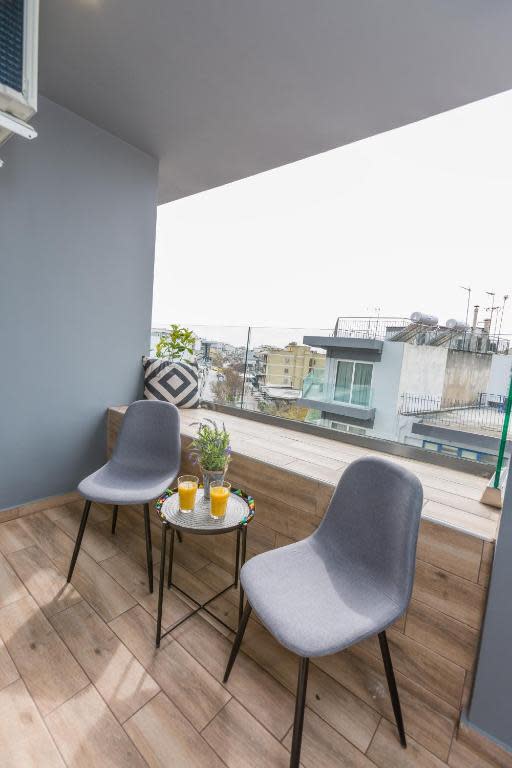 One-bedroom Apartment in Athina 6