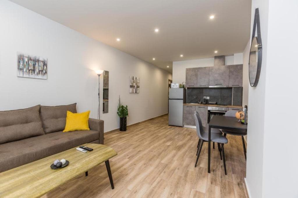 One-bedroom Apartment in Athina 8