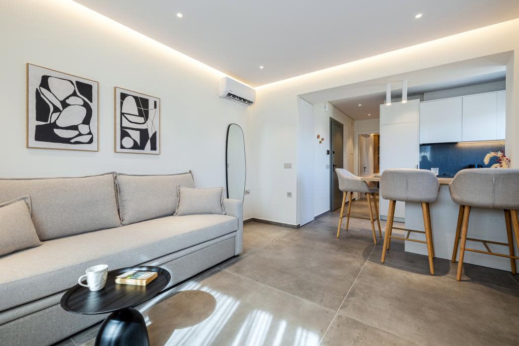 Raise Se7en One-Bedroom Apartments in Iraklio 15