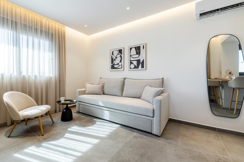 Raise Se7en One-Bedroom Apartments in Iraklio 13