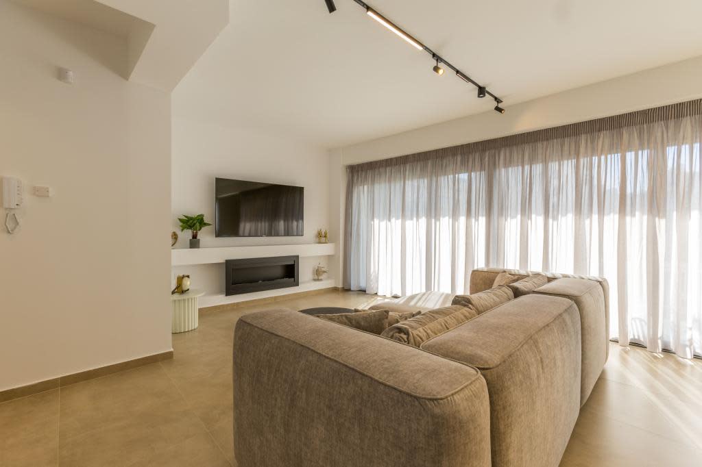 One-bedroom Apartment in Athina 18