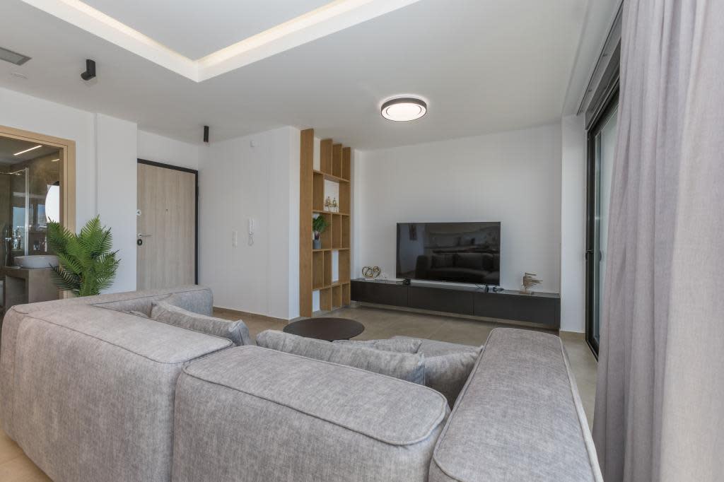 One-bedroom Apartment in Athina 8