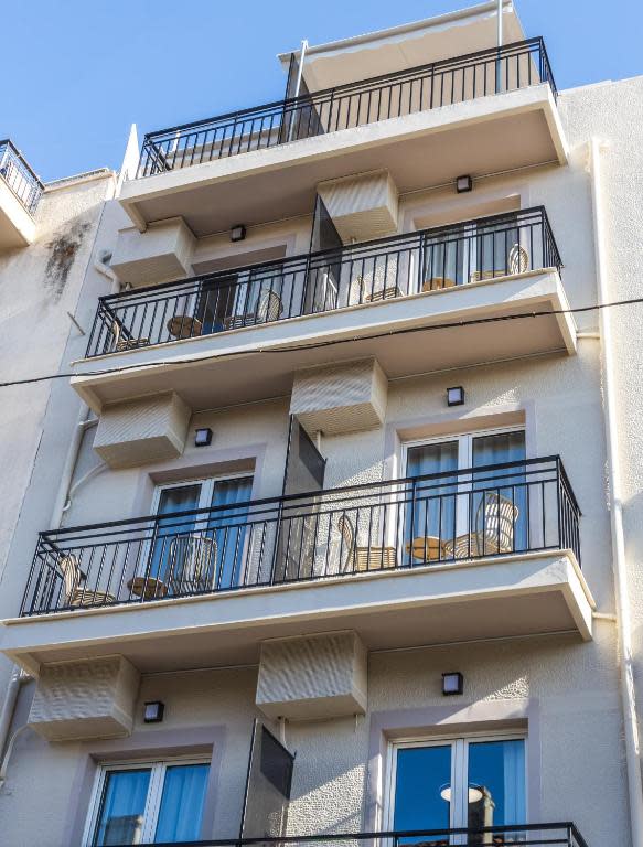 Studio (3 Beds) in Athina 8