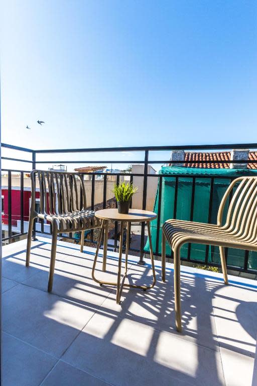 Studio (3 Beds) in Athina 16