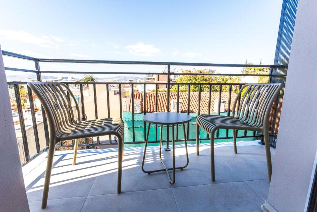 Studio (3 Beds) in Athina 14