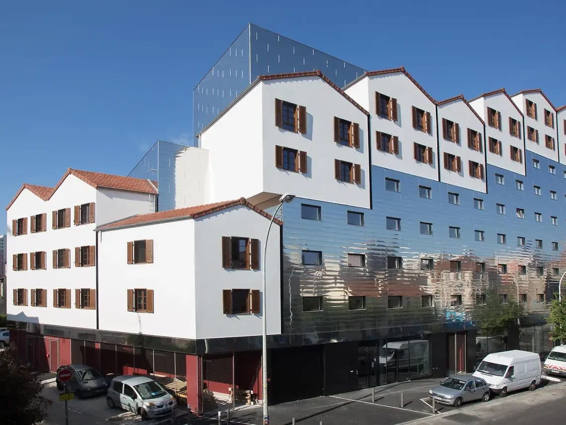 Three-Bedroom Apartment in Bagnolet