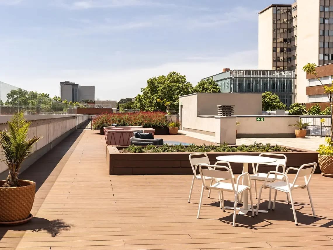 Individual Basic Balcony in Barcelona 4