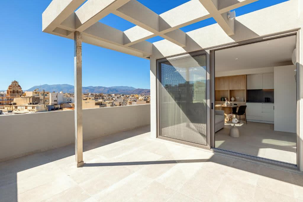Raise Se7en One-Bedroom Apartments in Iraklio 9