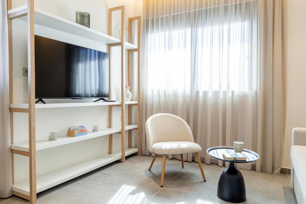 Raise Se7en One-Bedroom Apartments in Iraklio