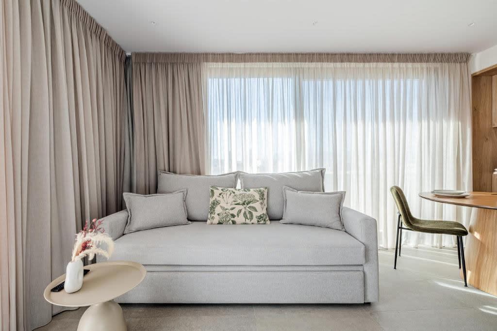 Raise Se7en One-Bedroom Apartments in Iraklio 8