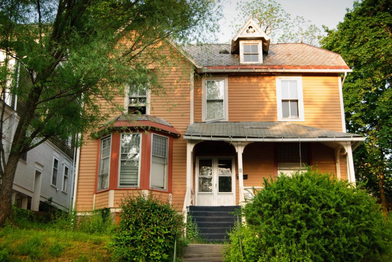 Private Room in 7 Bedroom House in Ithaca